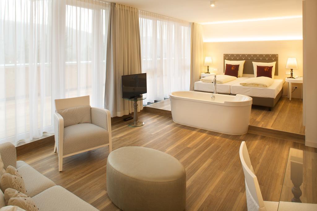 Hotel Baeren Titisee Exterior photo